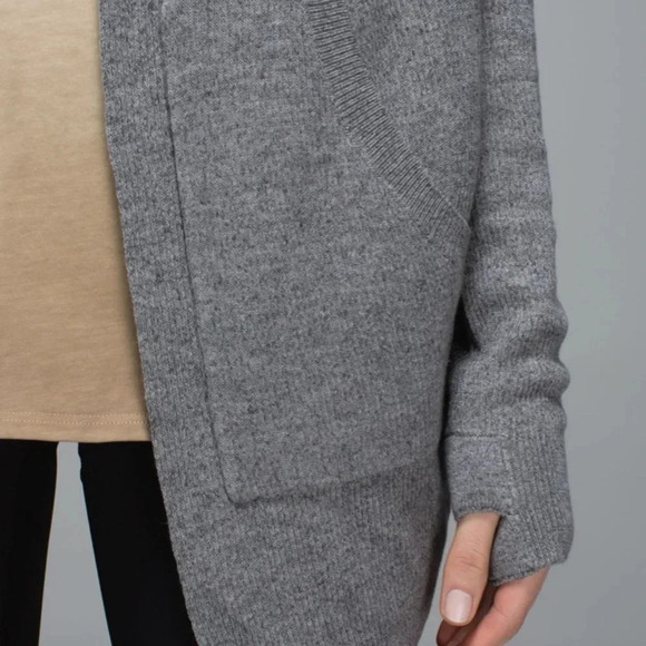 Lululemon Cabin Yogi Wrap Heathered Medium Grey Pocket‎ Thumbhole Size 4 - Picture 13 of 13